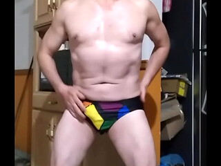 Baile striptease al ritmo de la musica
