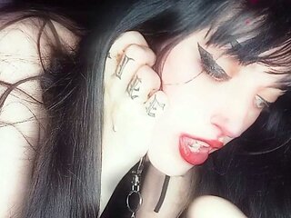 Amateur brunette ariana marie solo toying