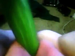 Curvy Girl Pleasures Herself on Webcam