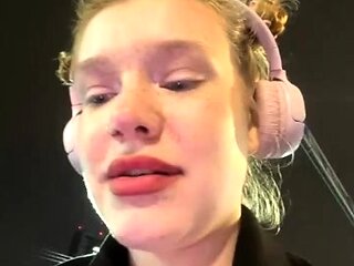 Honey___hot in mall changing cabin