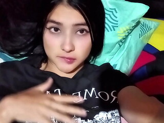 Latina de grandes tetas pillada con el novio de su hermanastra en video llamada ( CASERO REAL)