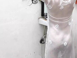 Step daughter ko bathroom me pakad ke jabar dasti choda