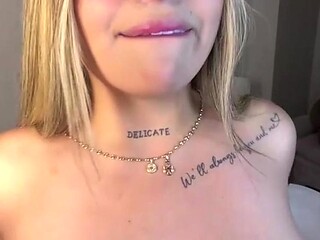 Busty Mia White pink gun solo