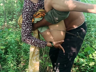 Bhabhi jangal mi akeli mili aur boobs nikala bhabhi ka