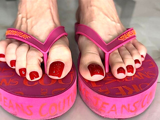 Long Toes in My Favorite Pink Flip Flops