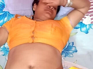 Indian big aunty in yellow saree and blouse gives a horny blowjob to