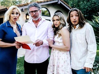 Voluptuous Ryan Keely and Chloe Rose's face fucking smut