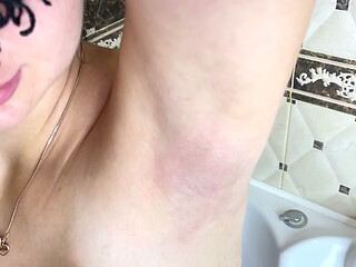 Epilation of hairy armpits with an epilator! Depilation!