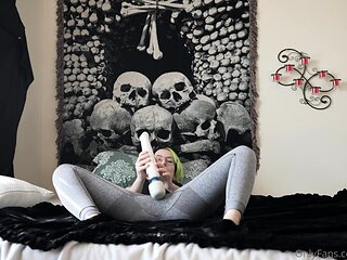 Amateur blonde teen girlfriend toyed and facialized