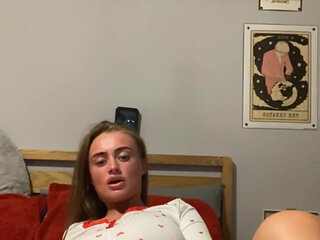 19 y.o big ass slut fingers tremble moans softly on cam