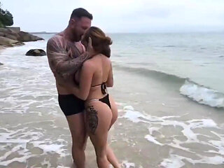 I Took the Hot Girl to the Beach, We Started to Make Out and We Fucked Right There