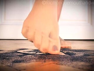 Foot Tongue Mouth and Vore The City Shrinking App