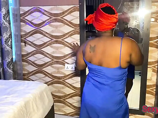Married woman cheats on hubby with a security guard during break