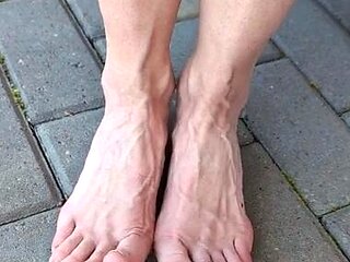 Lezlyan aka la_little_dancer_feet OnlyFans - My VEINS are