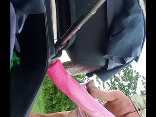 En el campo con dildo