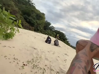 MENINA SE PERDE NA TRILHA E ENCONTRA UMA ANACONDA GIGANTE