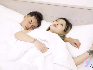 Yuxi Cheats Her Fianc with Her Dead-beat Ex