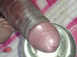 Xxx05 in the Glass masterbate