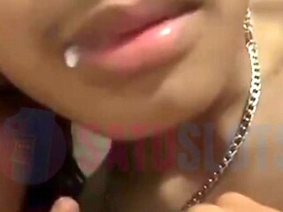 Young students make out hornyly