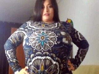 BBW on Webcam Tries Outfits for Big Natural Assets