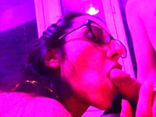 je le suce en tirant sur ma clope