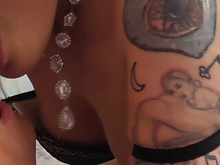 Cum-fed MILF: Daddy Spoon-feeds Cindy Crawford His Load