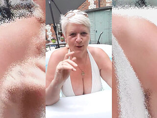 Trying Out My New Swimwear