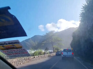 PRIMEIRA VEZ QUE FIZ SEXO NA PRAIA COM A MOTORISTA GOSTOSA. VEJA COMO FOI .