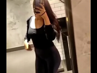APOSTEI 1 REAL QUE ELA IA SE MASTURBAR NA MINHA ACADEMIA (CORAJOSAA) rosered.vip LOKa GOSTOSA
