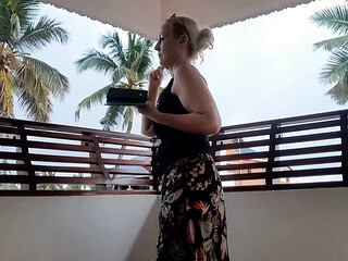 Hot milf enjoys a sloppy blowjob and horny doggy style