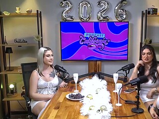 Big-pussy blonde opens up and reveals sexual goals