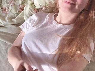 Woke-up GF gives a morning handjob before work
