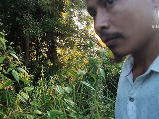 Jungle ka andar mein ghumne ke liye gaya hai