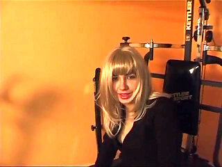 Cute blonde chick sucks hard cock at the casting