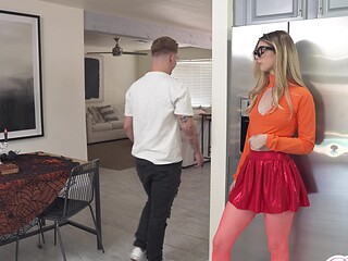 Glasses-wearing Joshua dominates petite Molly in a steamy encounter