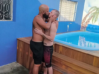 Carmona fodendo seu amigo do RJ na piscina