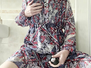 I jerked off on the toilet with the vibrator