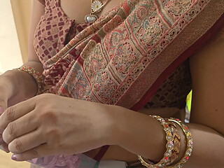 Bhabhi ko bra penty ke badle lund chusaya shop mai