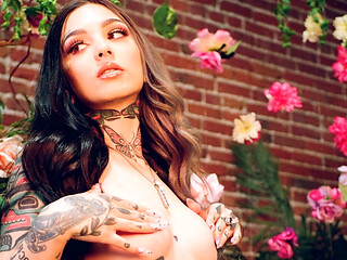 Certain nude ultra-cutie showcases her tats