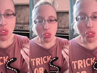 Asmr Huge Bubble Gum Sound Effects Listen in Headphones