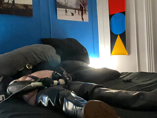 Chubby Latex Bear With Gaz Mask Cums With Magic Wand While Cock Is Trapped In A Large Balloon