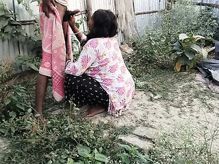 Desi Bhabhi Outdoor Sex with Big Tits and Big Ass - Indian Aunty Fucked