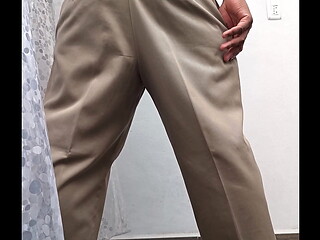 Maestro caliente se saca la leche
