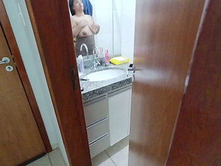 Voyeur na Prima Safada: Filmando a Novinha do Interior no Banho