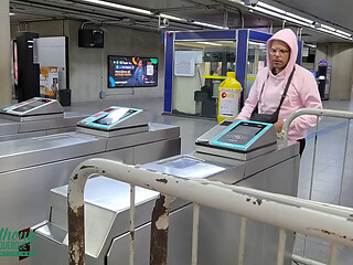 ofereci ajuda pra um cara P.C.D na esta&ccedil_&atilde_o do m&ecirc_tro e o puto me deu seu rab&atilde_o enorme como agradecimento