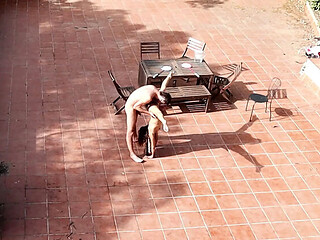 Amateur Couple Caught Fucking in the Courtyard  Outdoor Doggystyle Blowjob