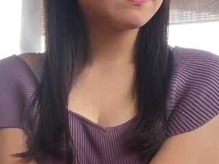 Self-play - a True Ona-girl Records Her Quiet Peak on a City Walk Chapter-1