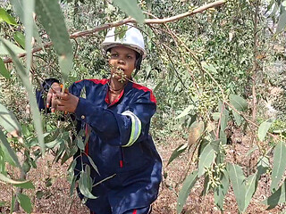 CO WOKER ESCAPE FROM THE JOB SHE WENT TO FINGER HERSELF IN THE BUSH