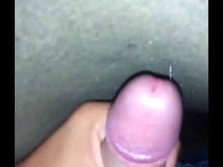 tocandome por la noche esperando por un chico o chica