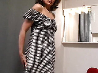 She is hot and hungry for sex and loves to turn her man on